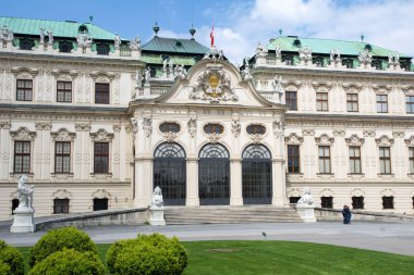Viyana, Avusturya - 29 Nisan 2017: Belvedere üst ve alt Belvedere, Orangery ve Saray ahırları iki Barok saraylar oluşan tarihi bir binada Viyana'da, karmaşık olduğunu