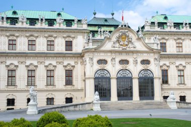 Viyana, Avusturya - 29 Nisan 2017: Belvedere üst ve alt Belvedere, Orangery ve Saray ahırları iki Barok saraylar oluşan tarihi bir binada Viyana'da, karmaşık olduğunu