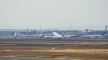 Frankfurt, Almanya - 28 Şubat 2015: Lufthansa Boeing 747 - Msn 28287 - D-Abvt, adlı Rheinland Pfalz Frankfurt Uluslararası Havaalanı Fra kalkmak üzere. Ünlü ve güçlü uçak