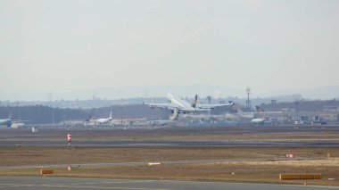 Frankfurt, Almanya - 28 Şubat 2015: Lufthansa Boeing 747 - Msn 28287 - D-Abvt, adlı Rheinland Pfalz Frankfurt Uluslararası Havaalanı Fra kalkmak üzere. Ünlü ve güçlü uçak