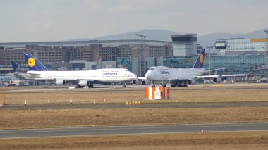 Frankfurt, Almanya - 28 Şubat 2015: Lufthansa Boeing 747 - Msn 28287 - D-Abvt, adlı Rheinland Pfalz Frankfurt Uluslararası Havaalanı Fra kalkmak üzere. Ünlü ve güçlü uçak