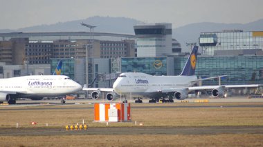 Frankfurt, Almanya - 28 Şubat 2015: Lufthansa Boeing 747 - Msn 28287 - D-Abvt, adlı Rheinland Pfalz Frankfurt Uluslararası Havaalanı Fra kalkmak üzere. Ünlü ve güçlü uçak