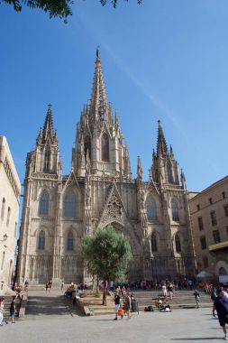 Barcelona, İspanya - 30th Ağustos 2017: ünlü katedral Gotik Semti güneşli bir gün boyunca yer alır