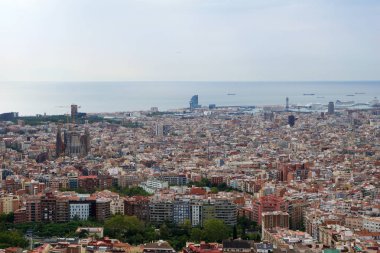 Barcelona, İspanya - 30th Ağustos 2017: geniş açı Barselona şehir manzarası muhteşem panoramik manzaralarını sunan sığınaklar de carmel üzerinden vurdu