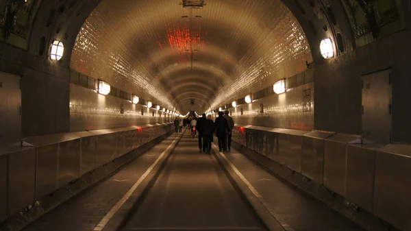 HAMBURG, GERMANY - MARCH 8th, 2014: The old Elbe Tunnel St. Pauli Elbe Tunnel with people walking, district Steinwerder, opened 1911 — Stock Photo, Image