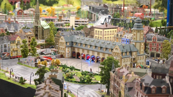 Hamburg, Almanya - 8 Mart 2014: Bir model tren cazibe ve kendi türünde dünyanın en büyük minyatür Wunderland olduğunu