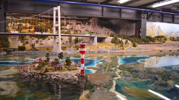 Hamburg, Almanya - 8 Mart 2014: Bir model tren cazibe ve kendi türünde dünyanın en büyük minyatür Wunderland olduğunu
