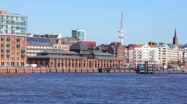 Hamburg, Almanya - 8 Mart 2014: nehir Elbe ve ünlü Fischmarkt Balık pazarı, Fischauktionshalle