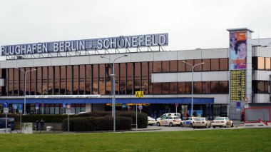 Berlin, Almanya - 17 Ocak 2015: Sxf Schoenefeld Uluslararası Havaalanı Terminal Binası ikinci büyük Berlin airport Tegel Txl sonra olduğunu.