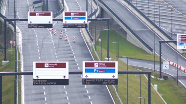 Berlin, Almanya - 17 Ocak, 2015:Empty hala yapım aşamasında, Berlin Brandenburg Havaalanı Ber sokak boş terminal binası, mimari Tur