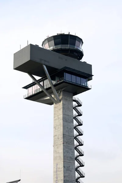 BERLIN, ALLEMAGNE - 17 JAN 2015 : nouvelle tour de contrôle de l'aéroport de Berlin Brandenburg BER — Photo