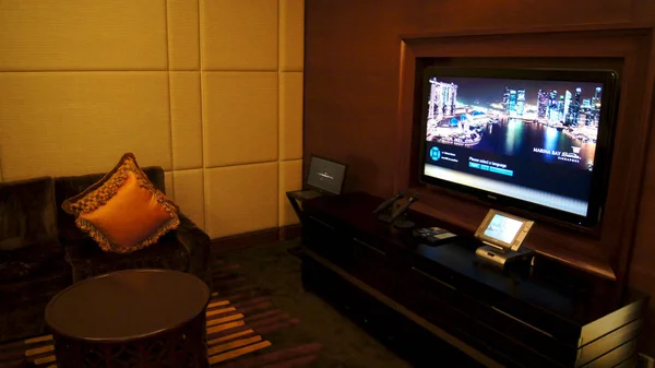 高級ホテルの部屋でシンガポール - 2015 年 4 月 2 日: 家庭内劇場 — ストック写真