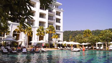 Pulau Langkawi, Malezya - 4th Nisan 2015: Yüzme Havuzu Danna lüks Hotel Langkawi Adası güzel dekorasyon ve tarzı ile