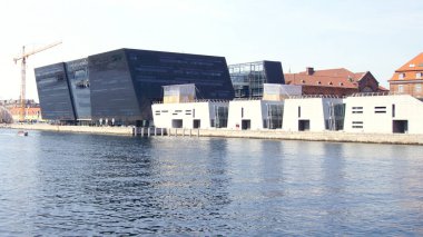 Kopenhag, Danimarka - 6 Haziran 2015: Kara Elmas, Kopenhag Kraliyet Kütüphanesi Detektif Kongelige Bibliotek Danimarka 'nın Kopenhag' daki ulusal kütüphanesidir.