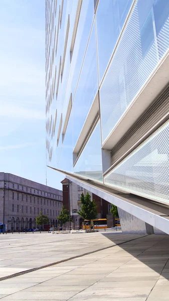 Κοπεγχάγη, Δανία - 5 Ιουλ 2015: Crystal and Cloud, Nycredit headquarters, σύγχρονη αρχιτεκτονική στο Kalvebod Brygge στην Κοπεγχάγη — Φωτογραφία Αρχείου