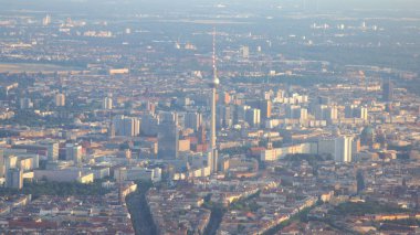 BERLİN, GERMANY - 26 JUL 2015: Almanya 'nın Berlin başkentinin havadan görünüşü