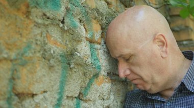 Sorun çıkaran Hayal kırıklığına uğramış bir adamla Görüntü