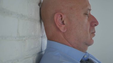 Görüntü: Üzgün ve Hayal kırıklığına uğramış Adam Yorgun