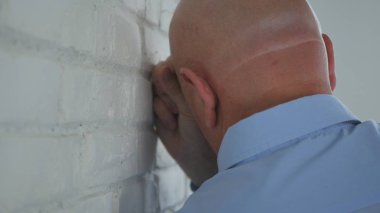 Görüntü: Üzgün ve Hayal kırıklığına uğramış Adam Çaresiz