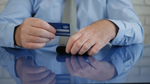 Business Person Take Out from the Wallet a Credit Card to Make an Electronic Payment Online — 图库照片
