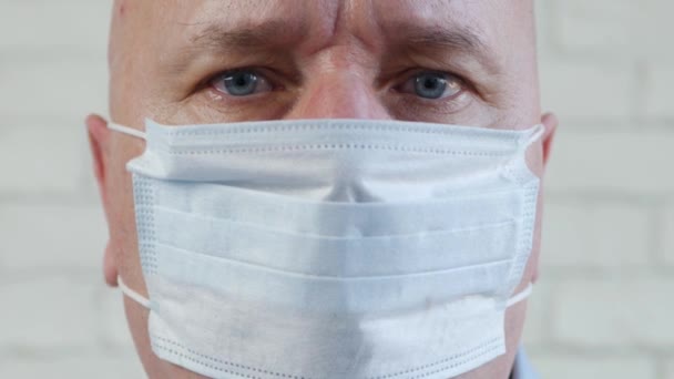 Mann Mit Gesichtsmaske Medizinischer Schutz Gegen Kontamination Mit Coronavirus — Stockvideo