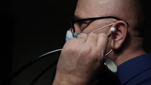 Slow Motion with Doctor Wearing Protective Face Mask, Medical Person with Protection Equipment in a Quarantined Hospital Against Coronavirus Epidemic — Stock Video