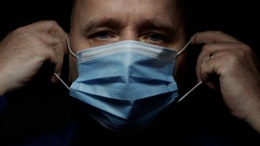 Korunaklı Yüz Maskesi Giyen Doktor Coronavirus Salgınına karşı Karantina Hastanesinde Koruyucu Ekipmanlı Tıbbi İnsan