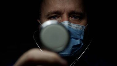 Korunaklı Yüz Maskesi Giyen Doktor Coronavirus Salgınına karşı Karantina Hastanesinde Koruyucu Ekipmanlı Tıbbi İnsan