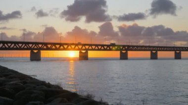 Gün batımında Oresundsbron.