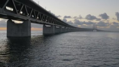 Gün batımında Oresundsbron.