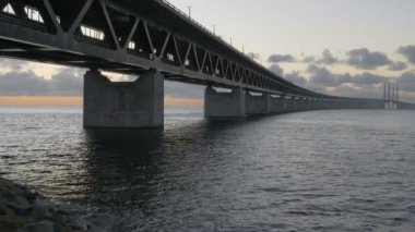 Gün batımında Oresundsbron.