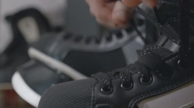 onun paten dantel sıkma hokey oyuncusu