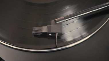 Bir kayıt üzerinde iğne.