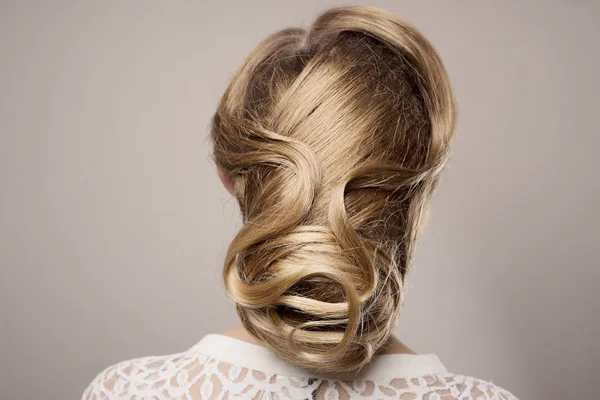 Testa di donna con i capelli — Foto Stock