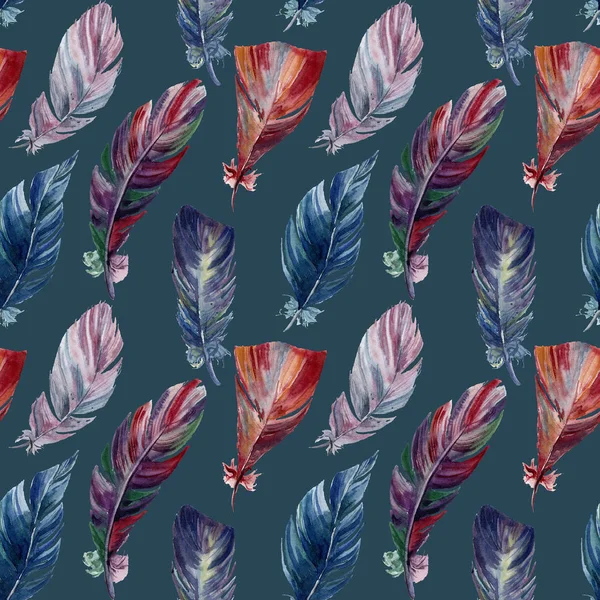 Akvarell sömlösa mönster med rainbow fjädrar. Handmålade pulserande boho illustration isolerade på blå bakgrund. Illustration med fågel fjäder för design eller tyg. — Stockfoto