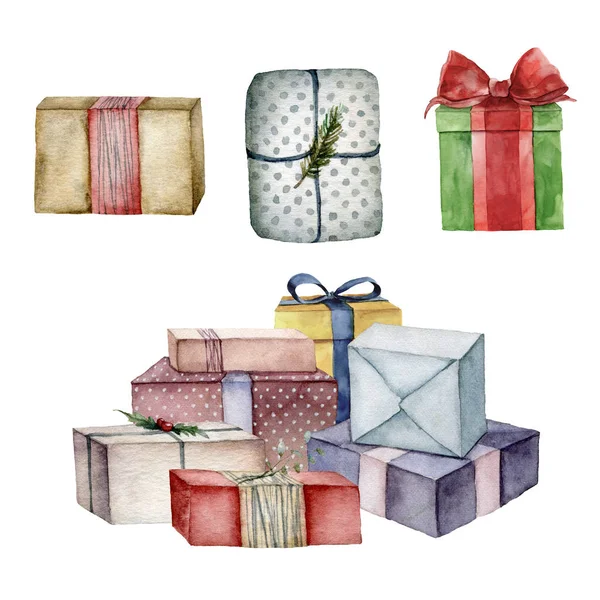 Conjunto de cajas de regalo de Navidad acuarela. Cajas pintadas a mano en rojo, beige, azul, rayas y lunares con lazo aislado sobre fondo blanco. Ilustración de vacaciones para diseño, impresión, tela o fondo . — Foto de Stock