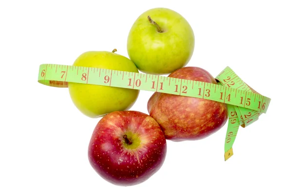 2 녹색 사과, 2 읽기 사과 흰색 절연 측정 테이프. — 스톡 사진
