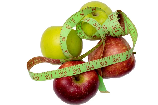Świeże, Czerwone jabłko, opatrywana miara na białym tle. — Zdjęcie stockowe