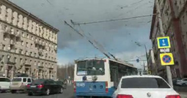 Moskova Rusya - 30 Mart 2017: Görünüm şehir araba yoldan. Hiper sukut