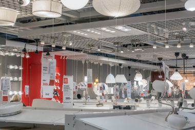 Moskova, Rusya - 23 Şubat 2017: Ana Depo aydınlatma bölümü IKEA