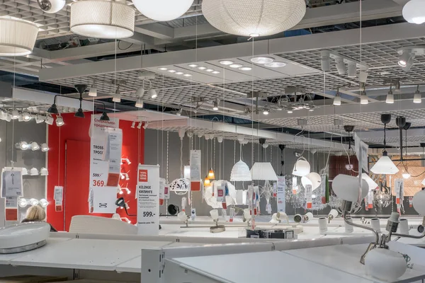 Moskova, Rusya - 23 Şubat 2017: Ana Depo aydınlatma bölümü IKEA