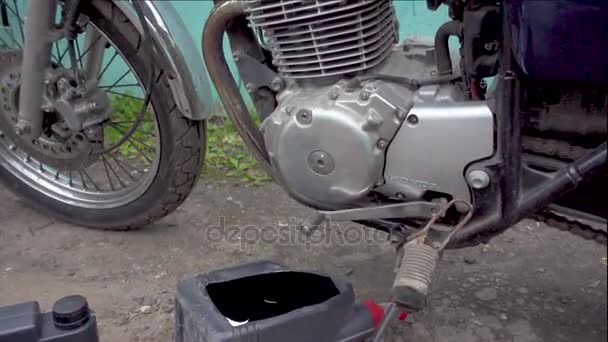 Zoom aus dem Motorrad-Tacho — Stockvideo