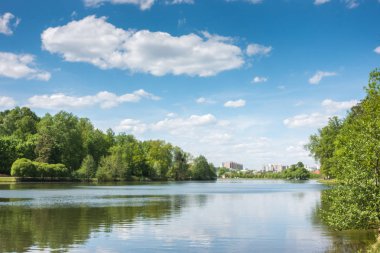 Güzel gölet Park. Sredniy Tsaritsynskiy prud. Tsaritsyno Park.