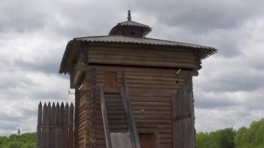 Moskova, Rusya - 4 Haziran 2017: Kule Bratsk Fort Stockaded. Kale 1631 yılında Angara Nehri üzerinde Çarlar stronghold Baykal bölgede kurulmuştur..