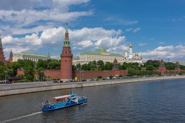 Bentleri, Moskova'daki Kremlin Towers görünümünü