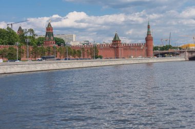 Rusya, Moskova, 8 Haziran 2017: Bentleri, Kremlin Towers Moskova'da görünümünü