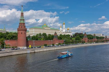 Rusya, Moskova, 8 Haziran 2017: Bentleri, Kremlin Towers Moskova'da görünümünü