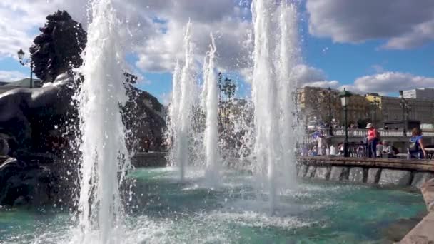 Moscow, Russia - June 28, 2017: Fountain Cascade, Moscow Alexander Garden — Stock Video