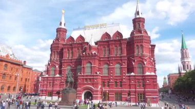 Rusya, Moskova, 29 Haziran 2017: Devlet Tarihi Müzesi. İnsanlar yürümek