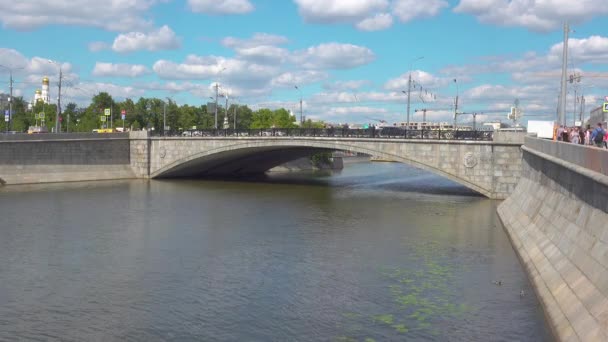 Malyi Kamenny Bridge Moscow. — Stock Video